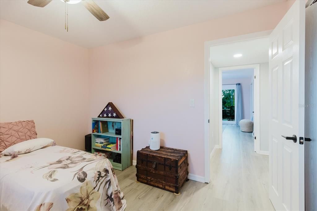 待售: $169,500 (2 贝兹, 1 浴室, 917 平方英尺)