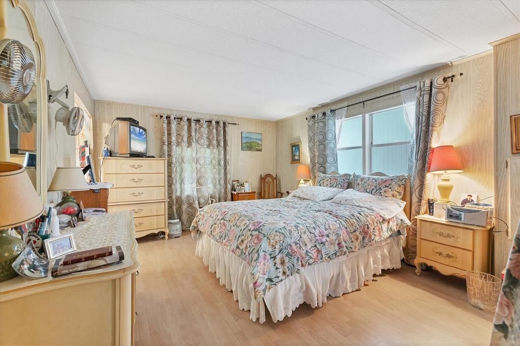 На продажу: $160,000 (2 спален, 2 ванн, 1152 Квадратных фут)