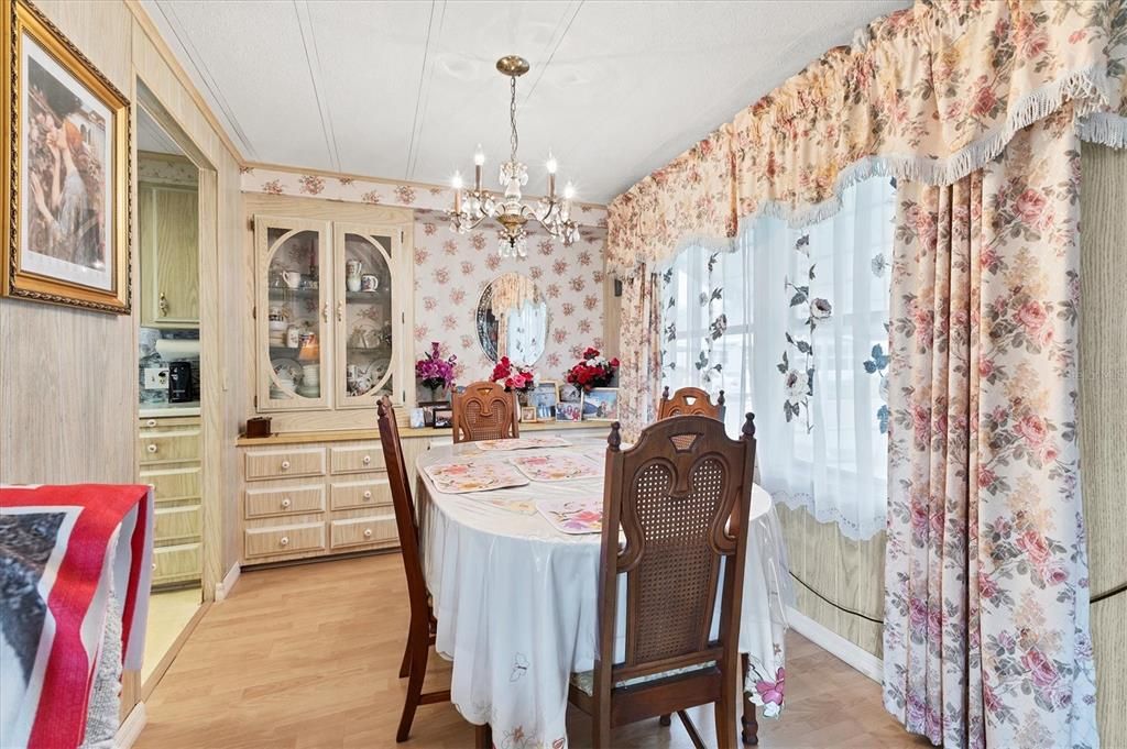 На продажу: $160,000 (2 спален, 2 ванн, 1152 Квадратных фут)