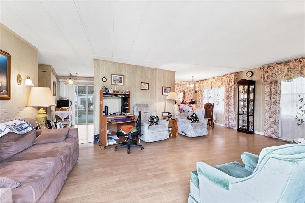 На продажу: $160,000 (2 спален, 2 ванн, 1152 Квадратных фут)