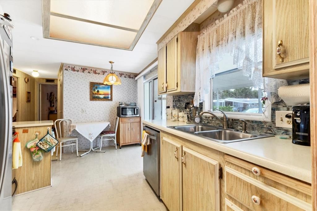 На продажу: $160,000 (2 спален, 2 ванн, 1152 Квадратных фут)