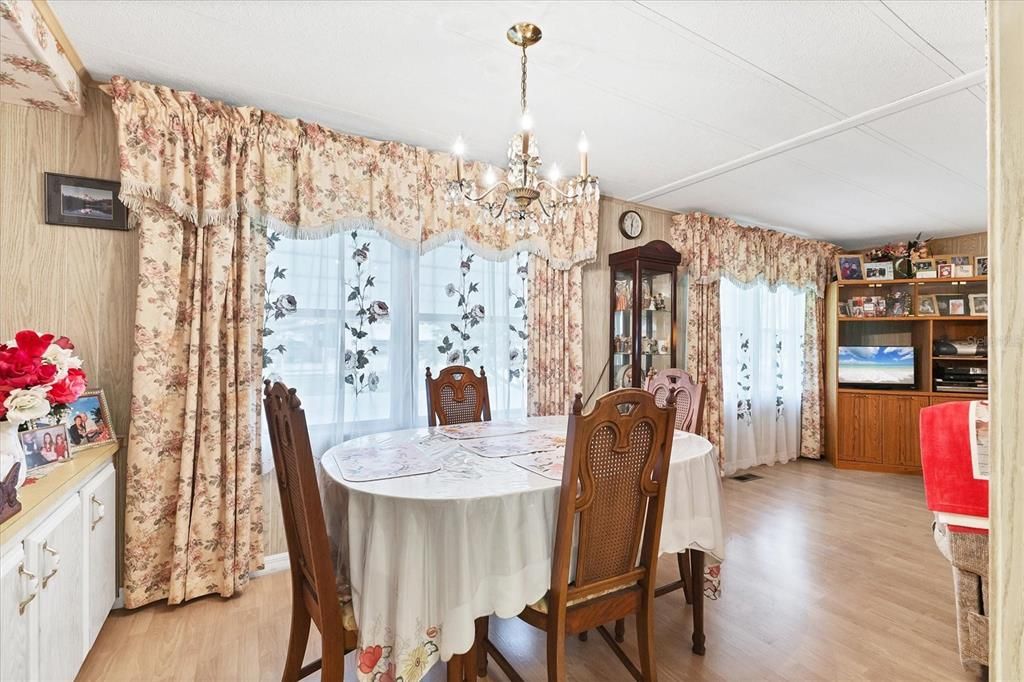 На продажу: $160,000 (2 спален, 2 ванн, 1152 Квадратных фут)