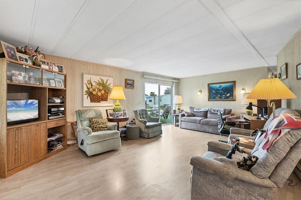 На продажу: $160,000 (2 спален, 2 ванн, 1152 Квадратных фут)