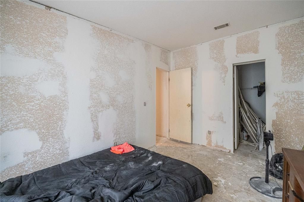 For Sale: $199,900 (3 beds, 2 baths, 1456 Square Feet)