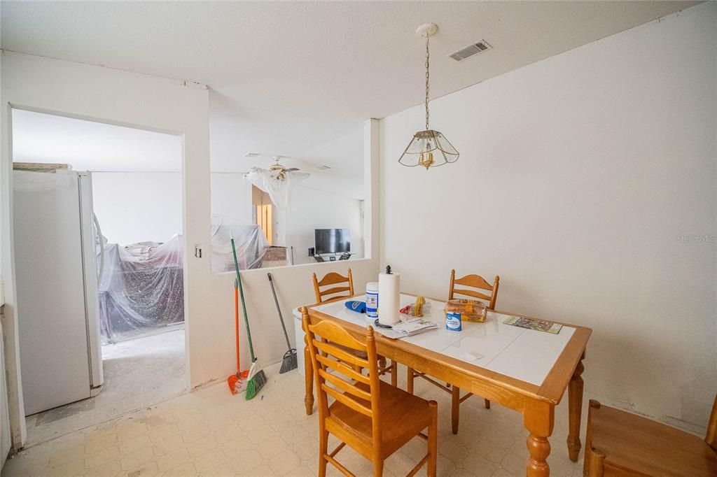 For Sale: $199,900 (3 beds, 2 baths, 1456 Square Feet)