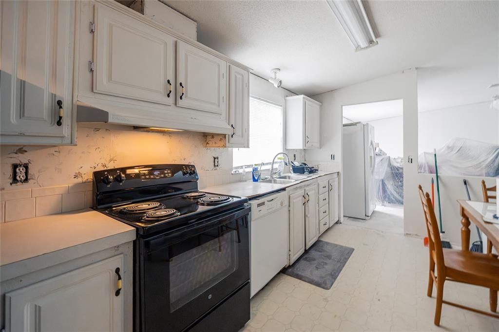 For Sale: $199,900 (3 beds, 2 baths, 1456 Square Feet)