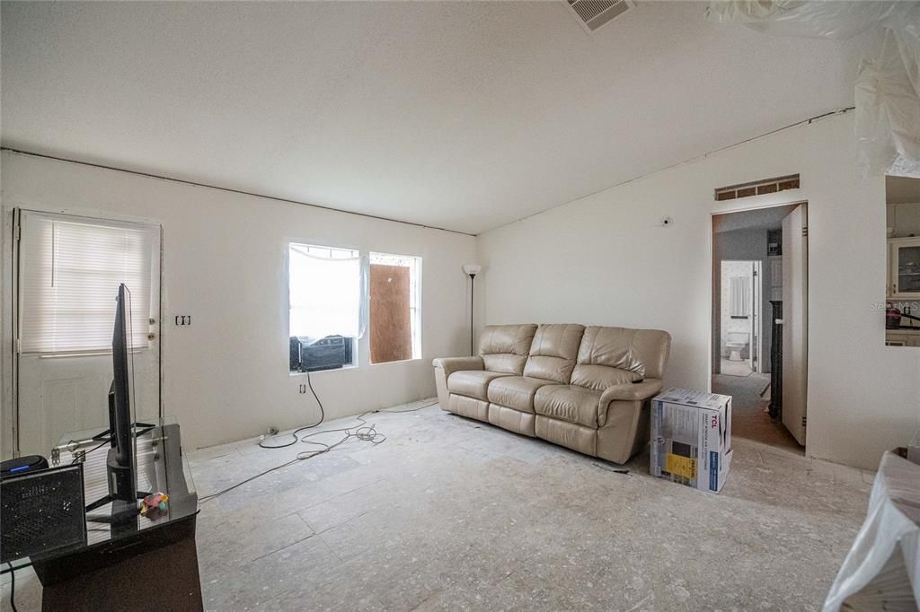 For Sale: $199,900 (3 beds, 2 baths, 1456 Square Feet)