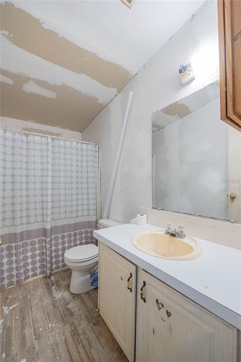 For Sale: $199,900 (3 beds, 2 baths, 1456 Square Feet)