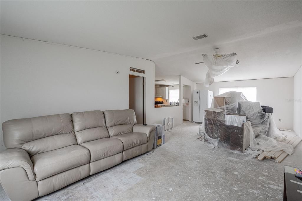 For Sale: $199,900 (3 beds, 2 baths, 1456 Square Feet)