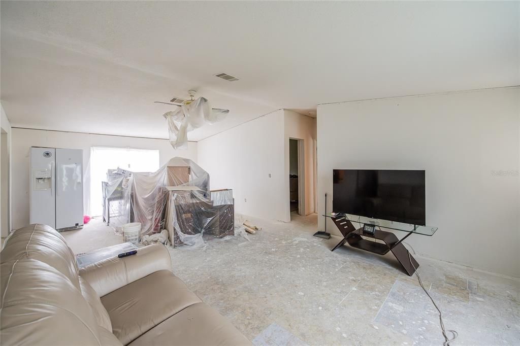 For Sale: $199,900 (3 beds, 2 baths, 1456 Square Feet)