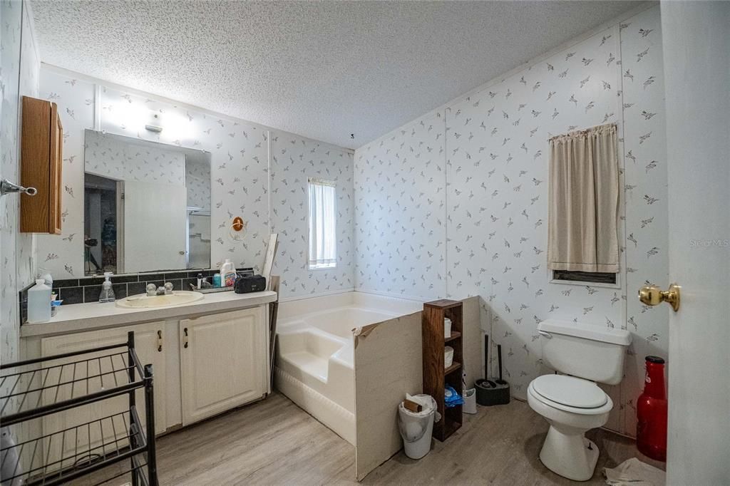 For Sale: $199,900 (3 beds, 2 baths, 1456 Square Feet)