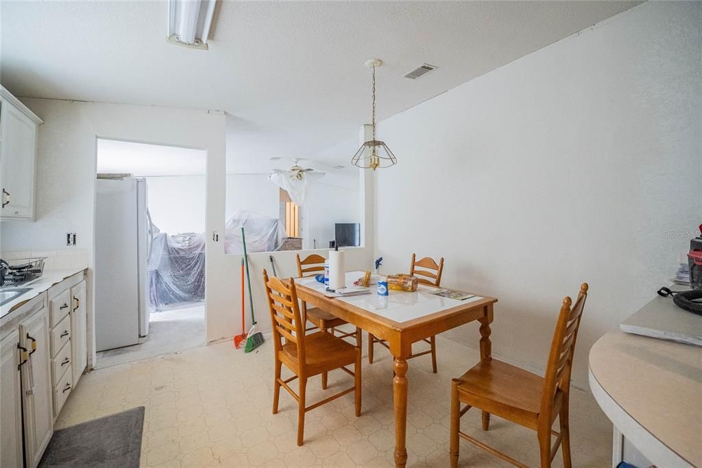 For Sale: $199,900 (3 beds, 2 baths, 1456 Square Feet)