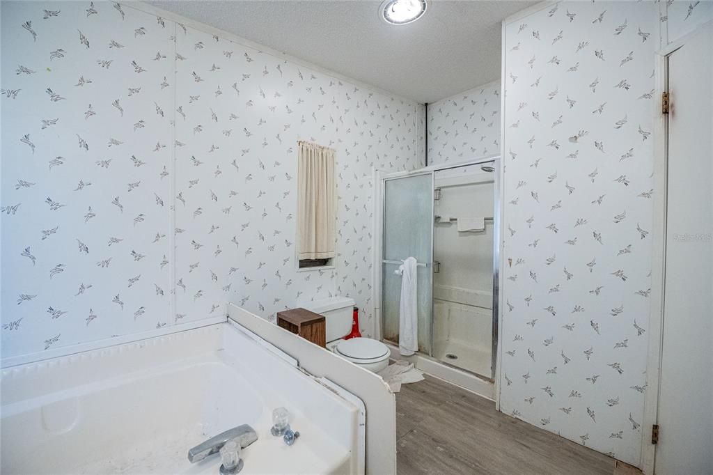 For Sale: $199,900 (3 beds, 2 baths, 1456 Square Feet)