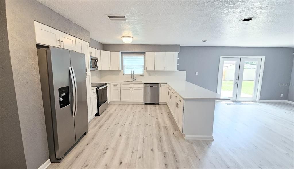 待售: $345,900 (4 贝兹, 2 浴室, 1427 平方英尺)