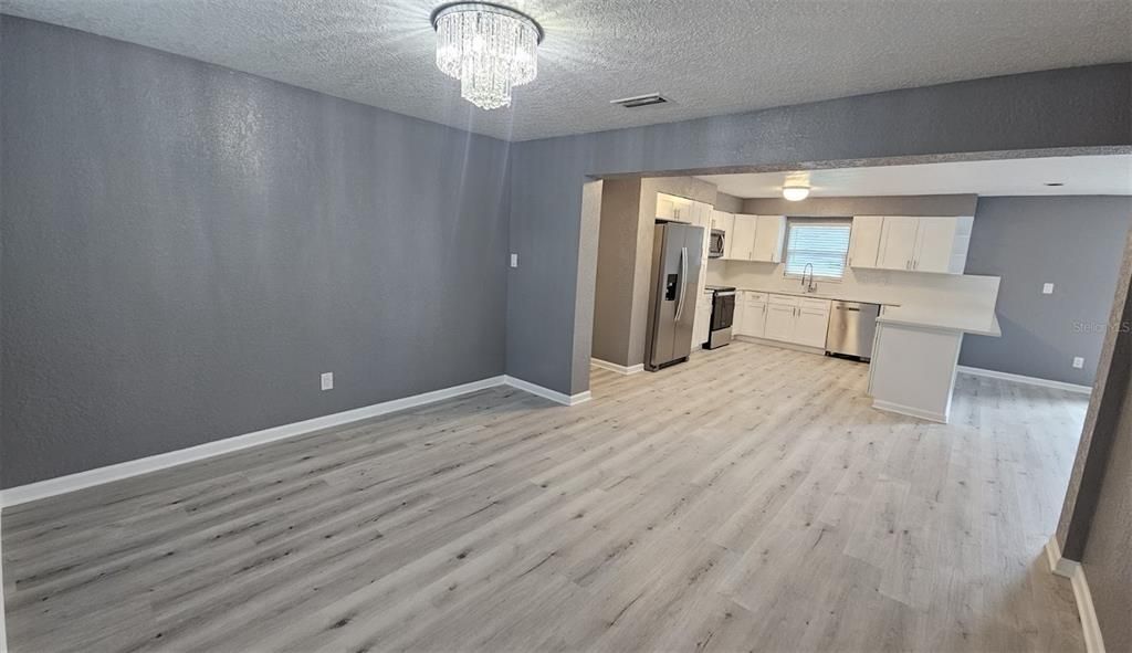 待售: $345,900 (4 贝兹, 2 浴室, 1427 平方英尺)