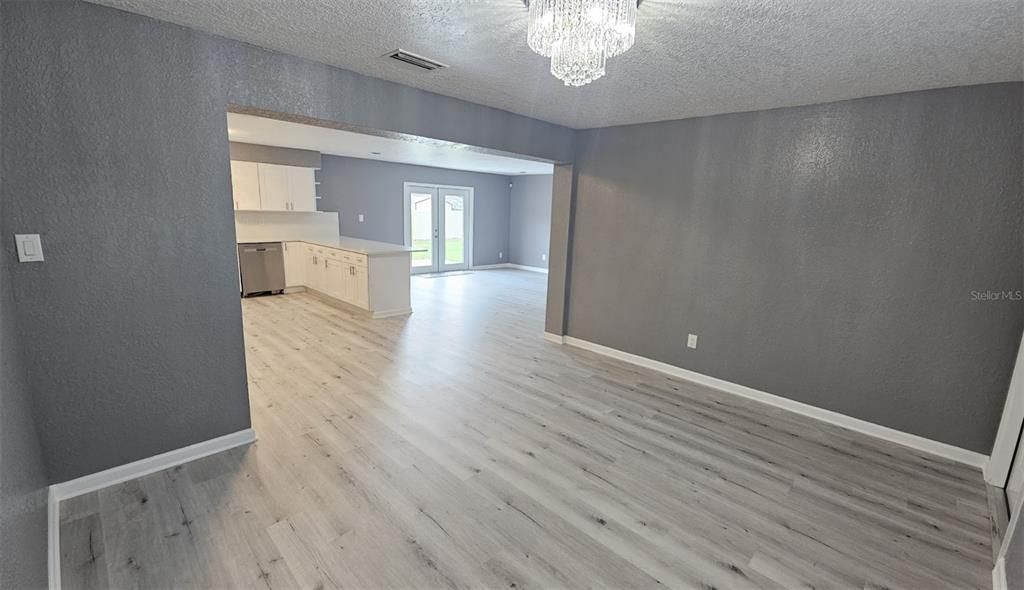 待售: $345,900 (4 贝兹, 2 浴室, 1427 平方英尺)