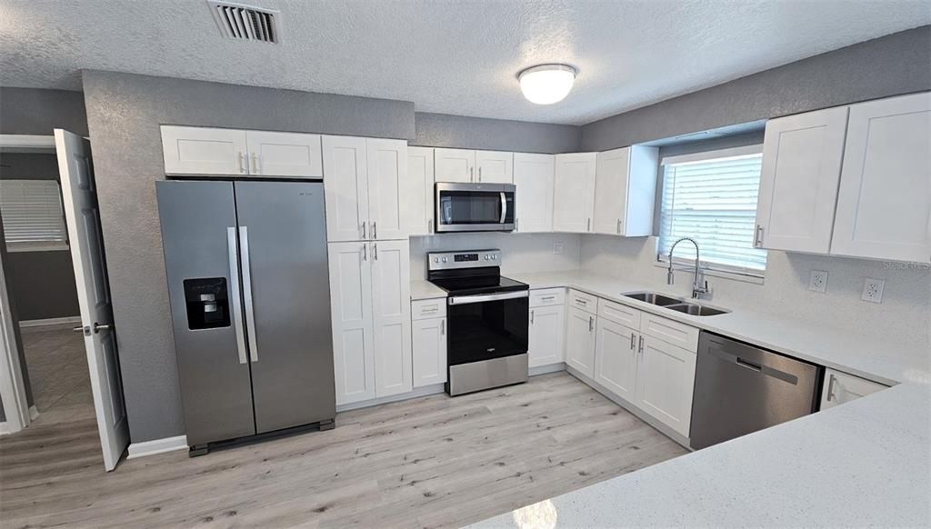 待售: $345,900 (4 贝兹, 2 浴室, 1427 平方英尺)