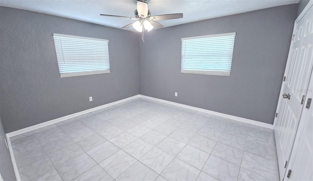 待售: $345,900 (4 贝兹, 2 浴室, 1427 平方英尺)