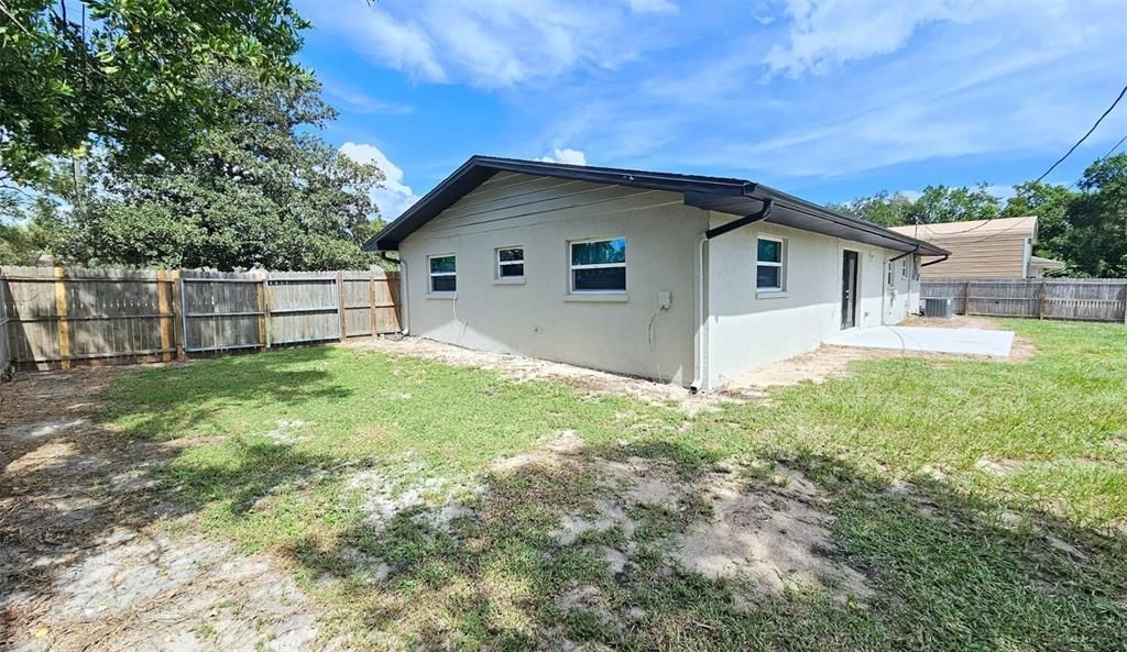 待售: $345,900 (4 贝兹, 2 浴室, 1427 平方英尺)