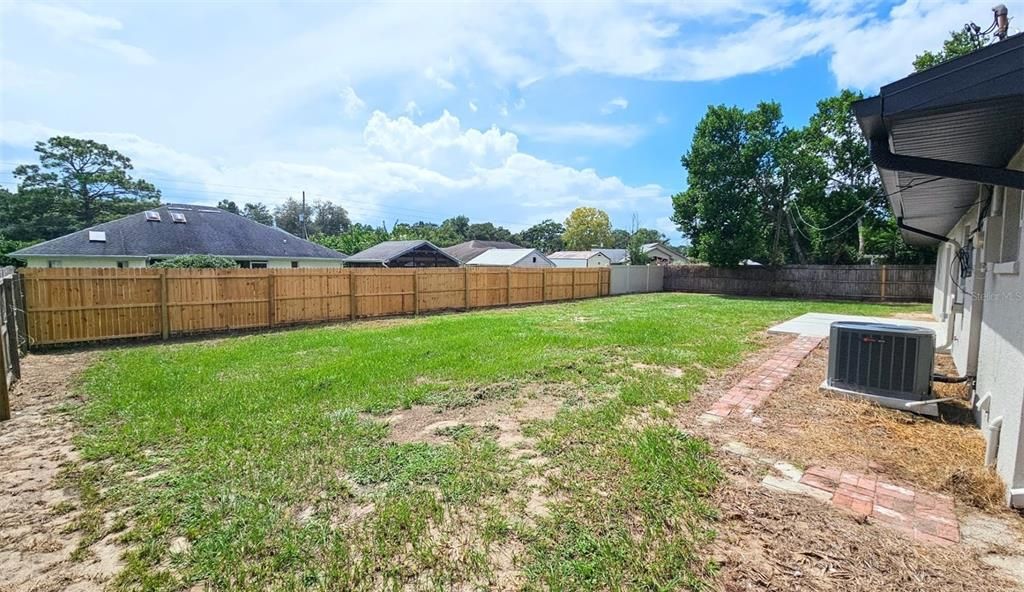 待售: $345,900 (4 贝兹, 2 浴室, 1427 平方英尺)