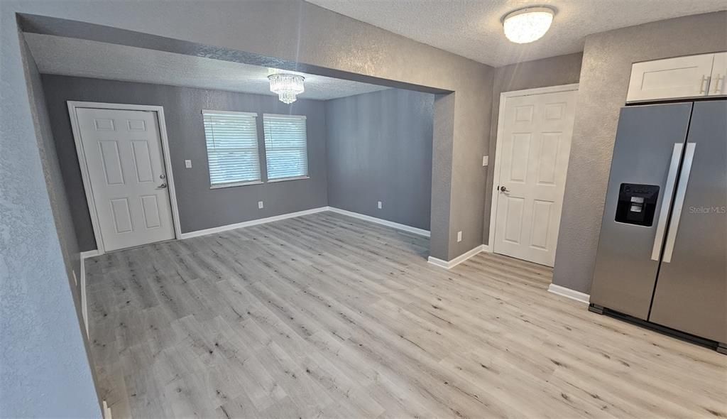 待售: $345,900 (4 贝兹, 2 浴室, 1427 平方英尺)