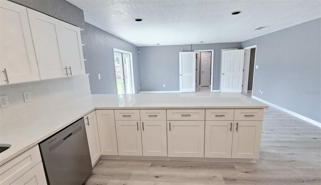 待售: $345,900 (4 贝兹, 2 浴室, 1427 平方英尺)