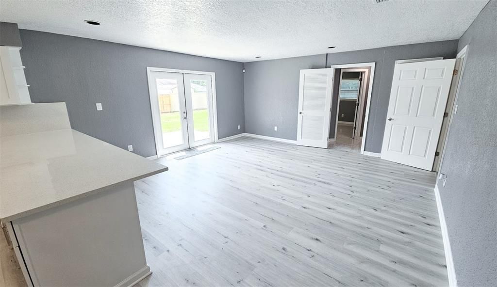 待售: $345,900 (4 贝兹, 2 浴室, 1427 平方英尺)