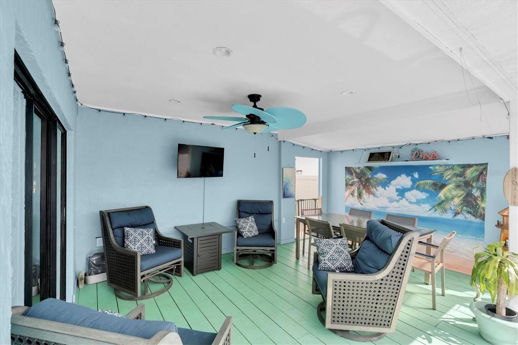 For Sale: $370,000 (4 beds, 2 baths, 2005 Square Feet)