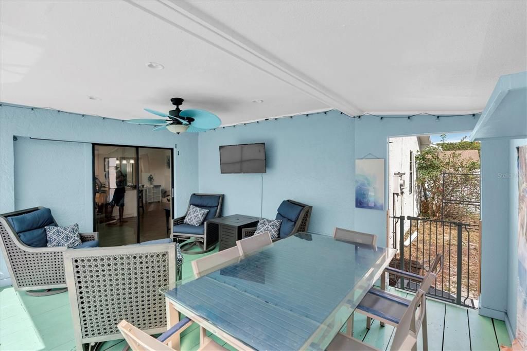 For Sale: $370,000 (4 beds, 2 baths, 2005 Square Feet)