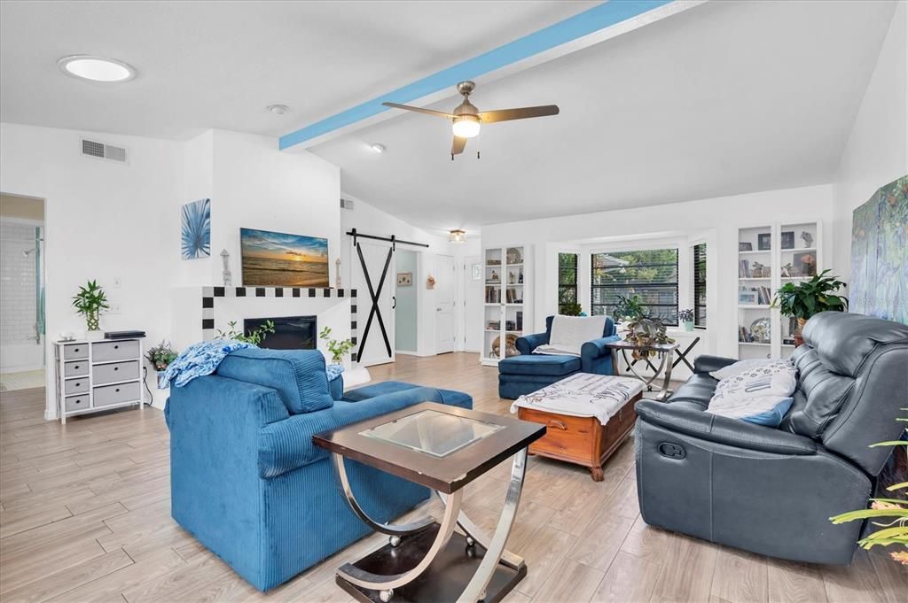 For Sale: $370,000 (4 beds, 2 baths, 2005 Square Feet)