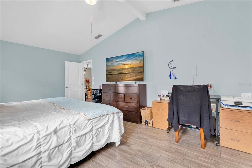 For Sale: $370,000 (4 beds, 2 baths, 2005 Square Feet)