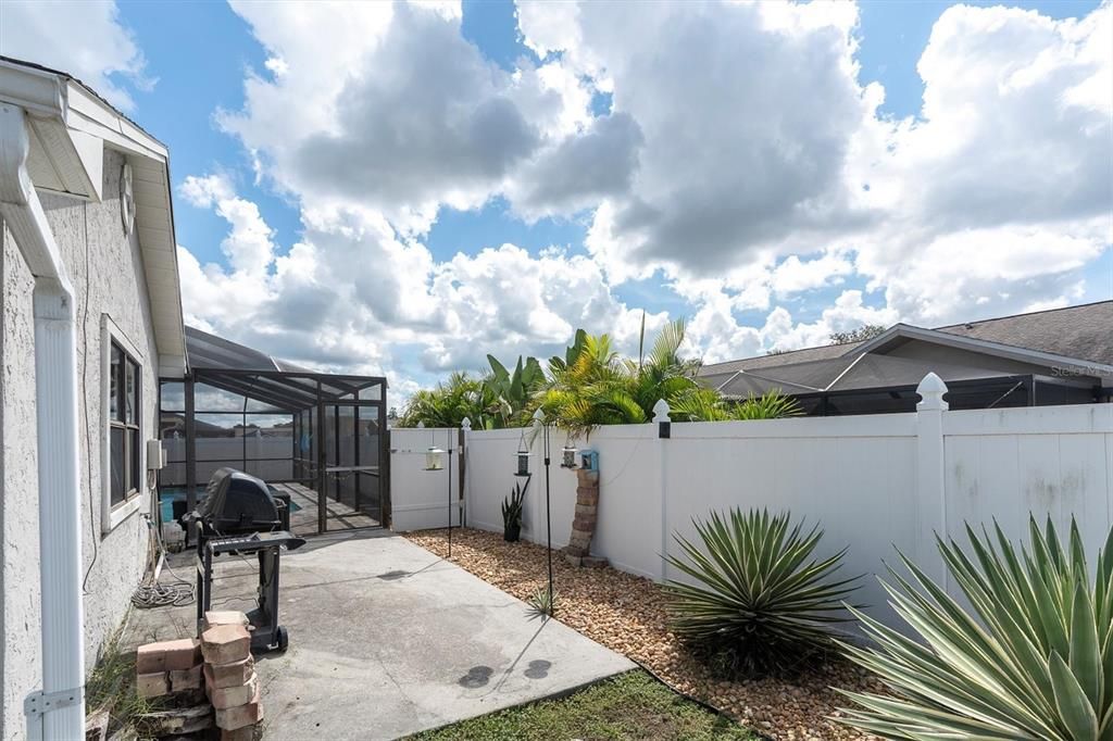 For Sale: $370,000 (4 beds, 2 baths, 2005 Square Feet)
