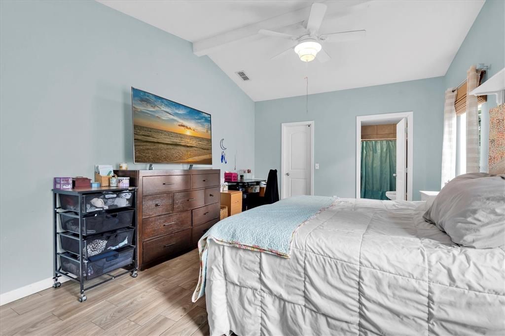 For Sale: $370,000 (4 beds, 2 baths, 2005 Square Feet)