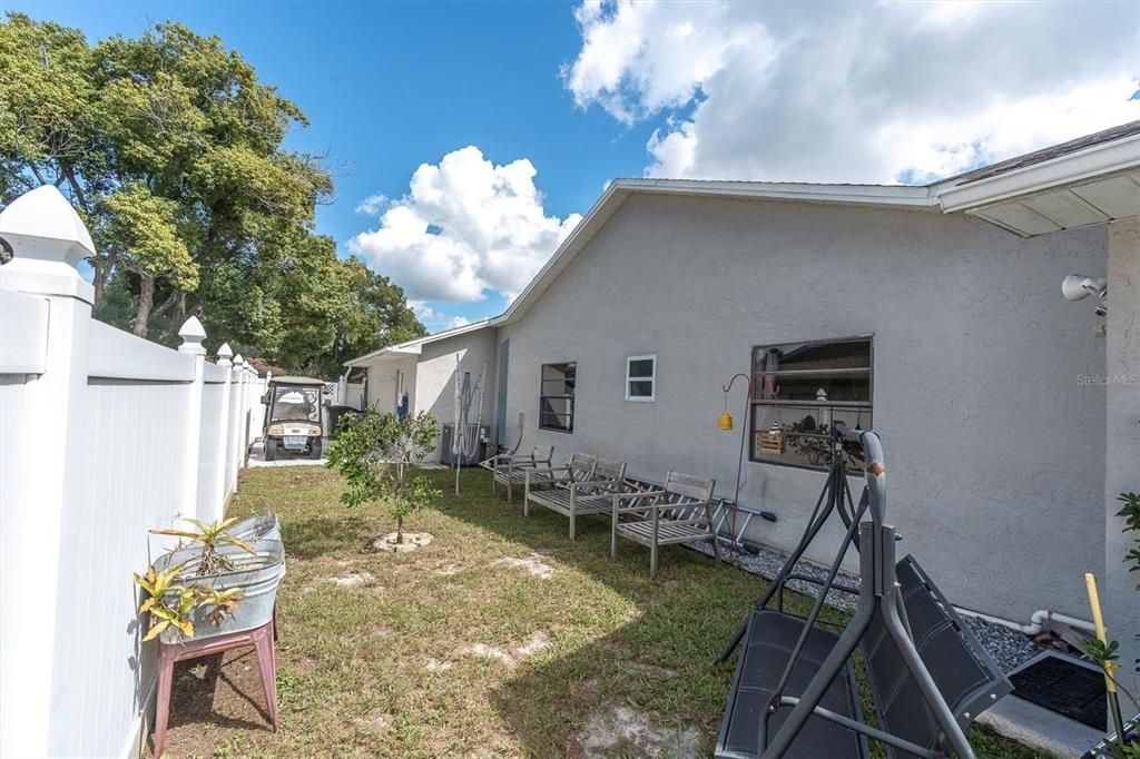 For Sale: $370,000 (4 beds, 2 baths, 2005 Square Feet)