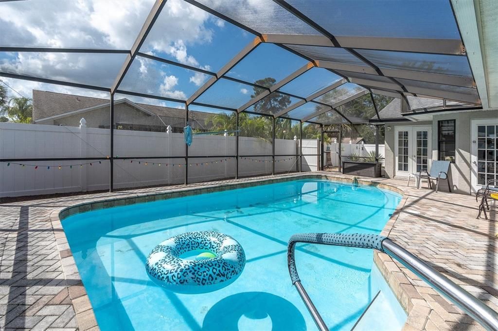 For Sale: $370,000 (4 beds, 2 baths, 2005 Square Feet)