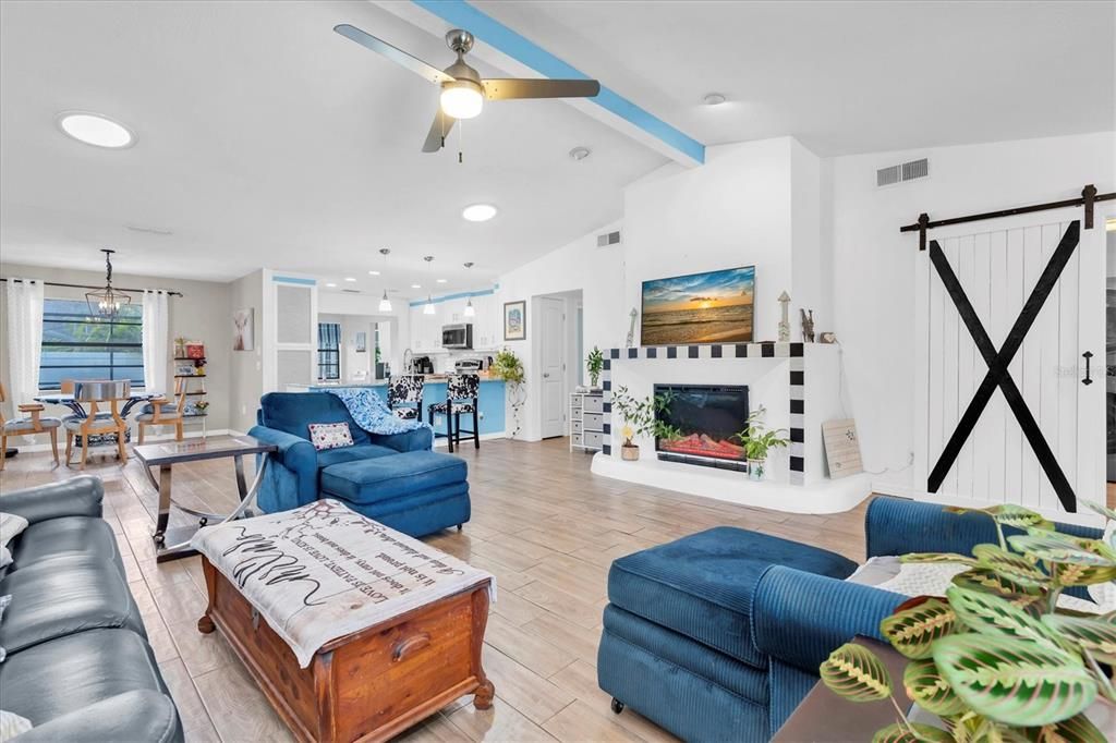 For Sale: $370,000 (4 beds, 2 baths, 2005 Square Feet)