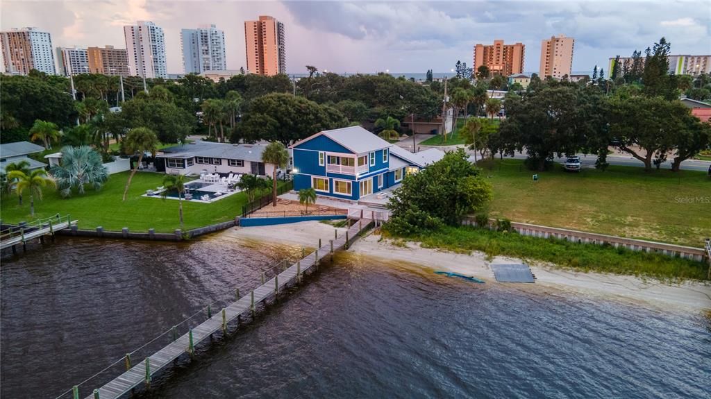 For Sale: $1,350,000 (3 beds, 3 baths, 2384 Square Feet)