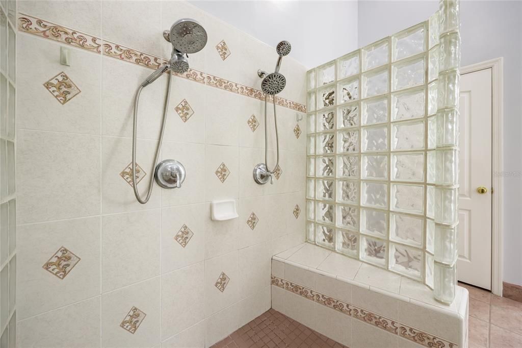 На продажу: $995,000 (5 спален, 4 ванн, 5349 Квадратных фут)