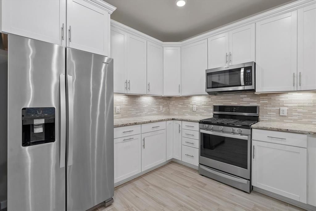 For Sale: $450,000 (3 beds, 3 baths, 1836 Square Feet)