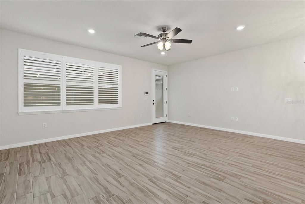 For Sale: $450,000 (3 beds, 3 baths, 1836 Square Feet)