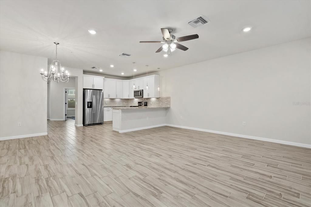 For Sale: $450,000 (3 beds, 3 baths, 1836 Square Feet)