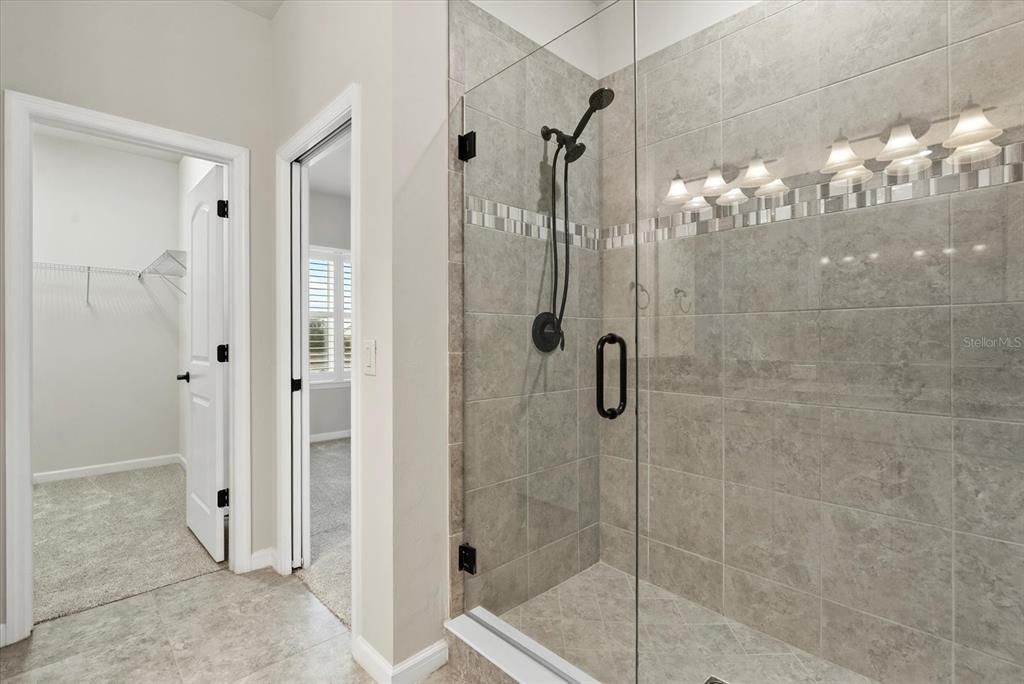 For Sale: $450,000 (3 beds, 3 baths, 1836 Square Feet)