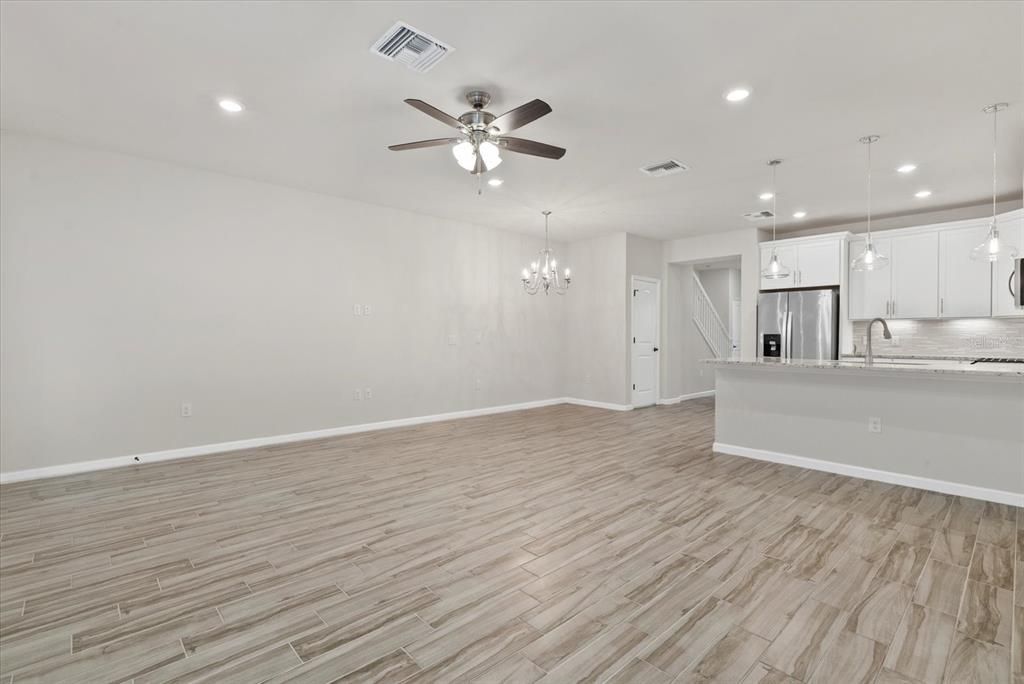 For Sale: $450,000 (3 beds, 3 baths, 1836 Square Feet)