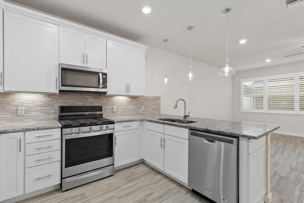 For Sale: $450,000 (3 beds, 3 baths, 1836 Square Feet)