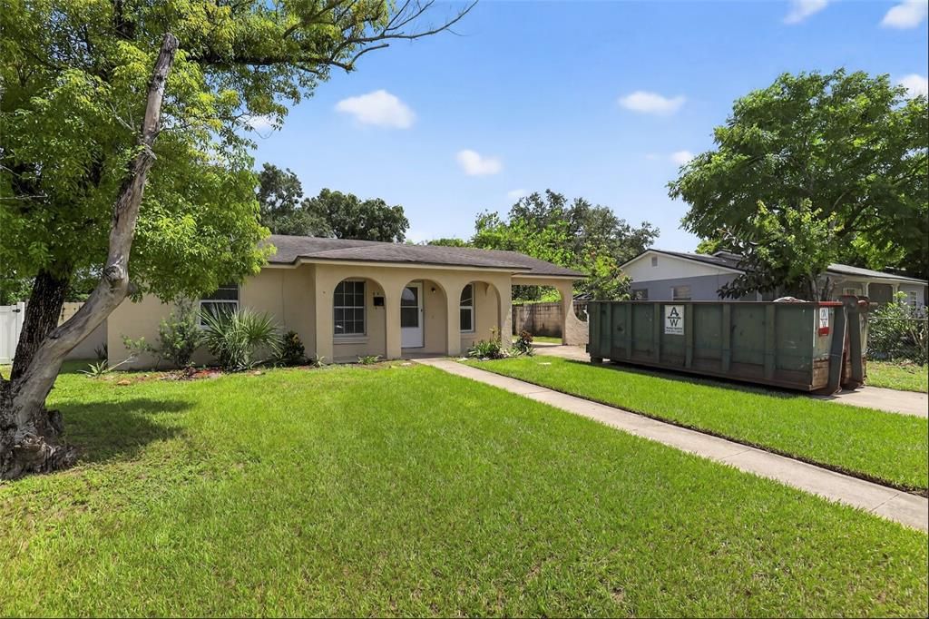 Под контрактом: $179,000 (2 спален, 2 ванн, 980 Квадратных фут)