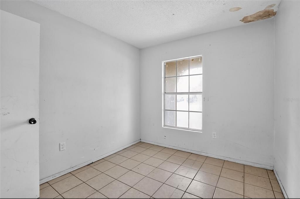 Под контрактом: $179,000 (2 спален, 2 ванн, 980 Квадратных фут)