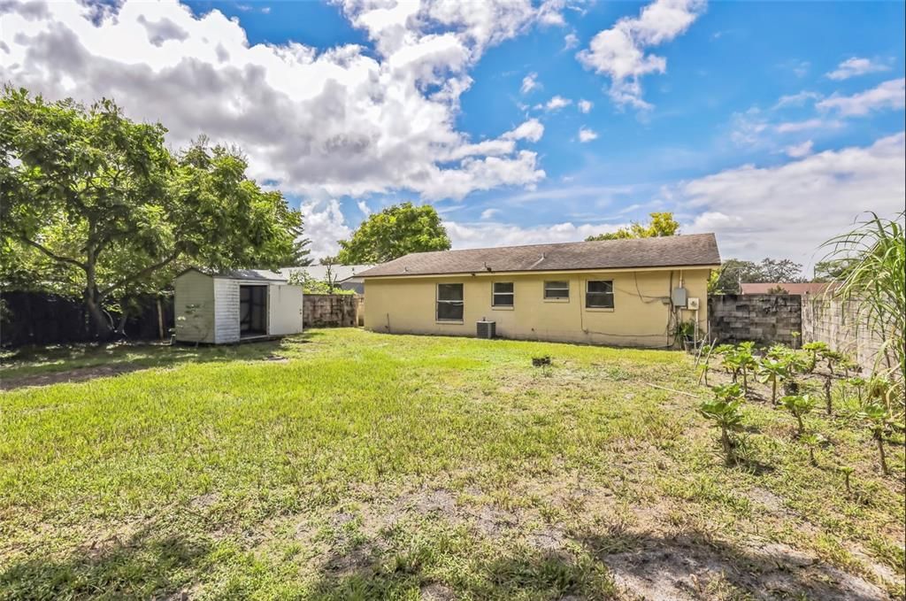 Под контрактом: $179,000 (2 спален, 2 ванн, 980 Квадратных фут)