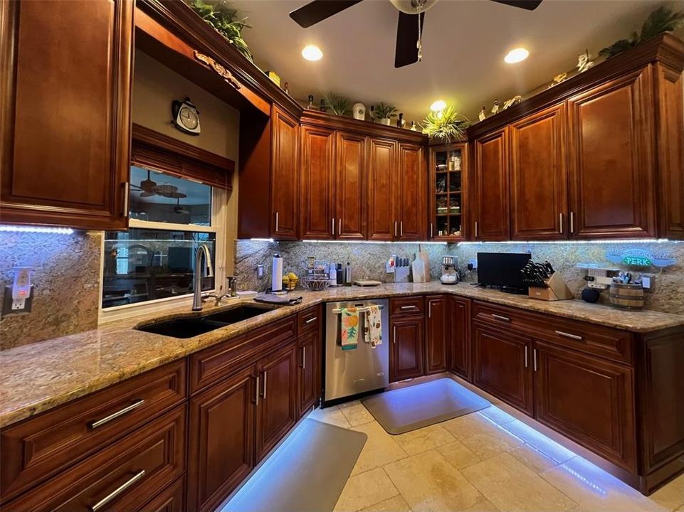 待售: $694,900 (4 贝兹, 3 浴室, 2947 平方英尺)