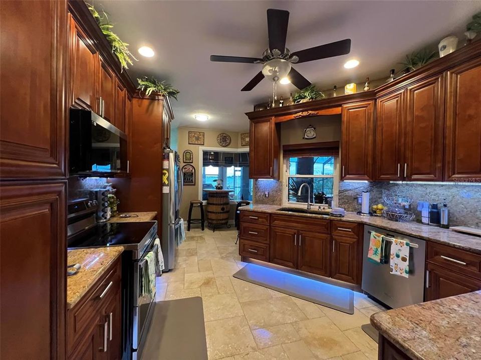 待售: $694,900 (4 贝兹, 3 浴室, 2947 平方英尺)