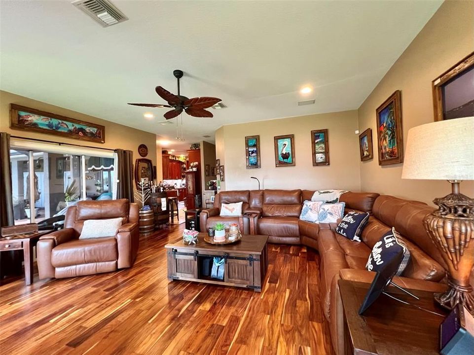 待售: $694,900 (4 贝兹, 3 浴室, 2947 平方英尺)